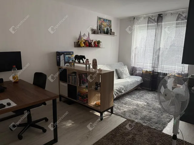Eladó lakás Hajmáskér 34 nm