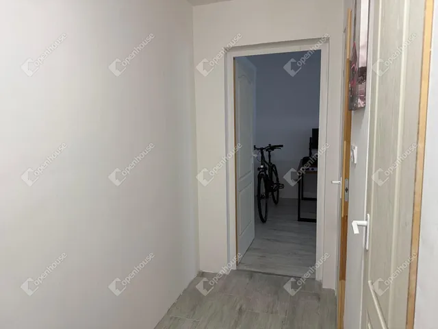 Eladó lakás Hajmáskér 34 nm