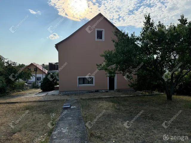 Eladó ház Veszprémfajsz 240 nm