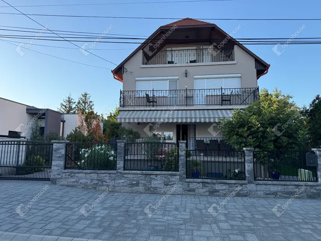 Eladó ház Alsóörs 250 nm