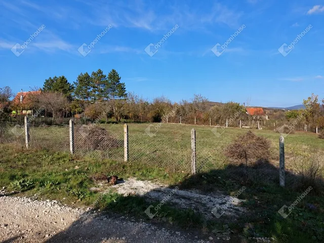 Eladó telek Veszprém 1480 nm
