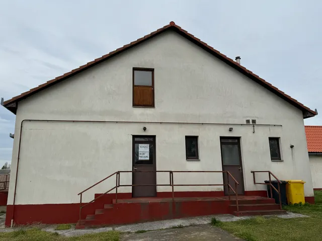 Kiadó kereskedelmi és ipari ingatlan Nyíregyháza, Kertváros, Salamonbokor 220 nm