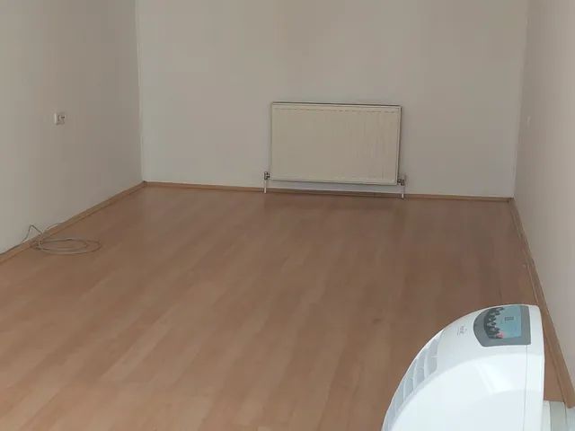 Kiadó kereskedelmi és ipari ingatlan Debrecen, Széchenyikert 23 nm