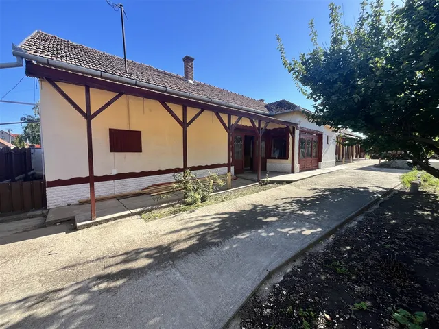 Eladó ház Sarkad 165 nm