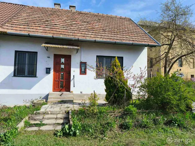 Kiadó ház Gödöllő, Isaszegi út 48 nm