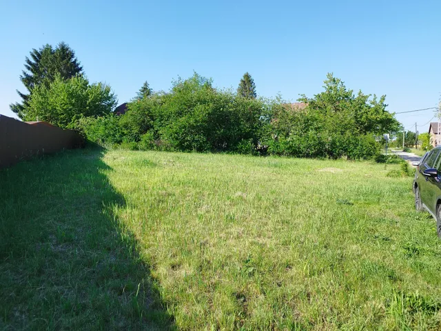Eladó telek Mezőcsát 550 nm