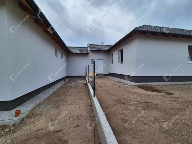 Eladó ház Pécel 87 nm