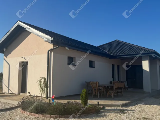 Eladó ház Inárcs 144 nm