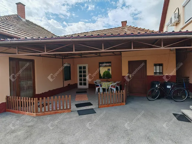 Eladó ház Vecsés 184 nm