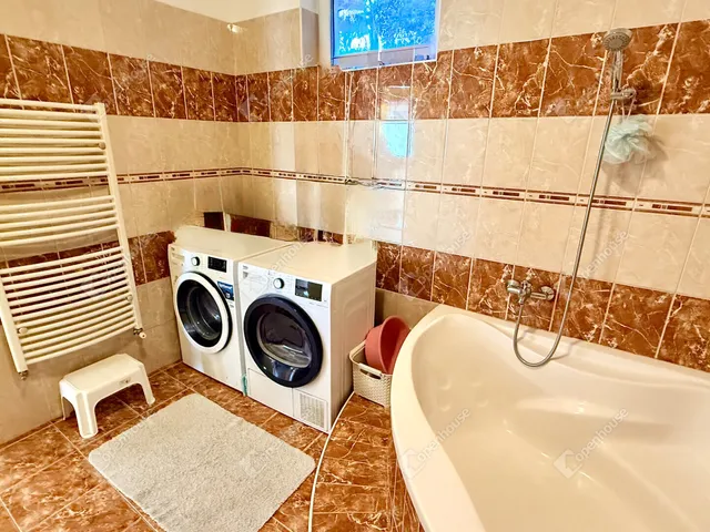 Eladó lakás Üllő 130 nm