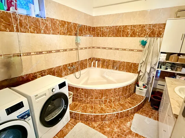 Eladó lakás Üllő 130 nm