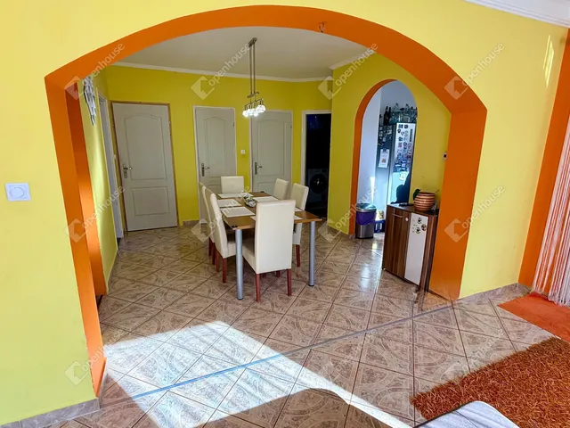 Eladó lakás Üllő 130 nm