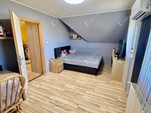 Eladó lakás Üllő 130 nm