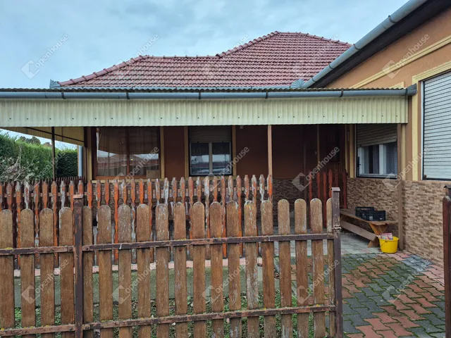 Eladó ház Tápiószentmárton 82 nm