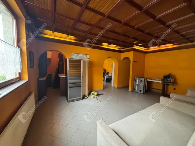 Kiadó kereskedelmi és ipari ingatlan Budapest XVII. kerület, Rákoskeresztúr 178 nm