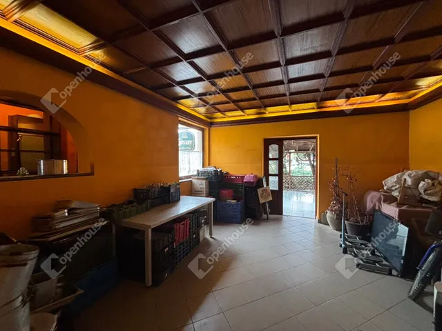 Kiadó kereskedelmi és ipari ingatlan Budapest XVII. kerület, Rákoskeresztúr 178 nm