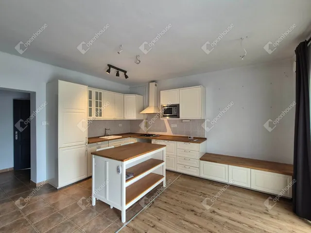 Eladó lakás Üllő 73 nm