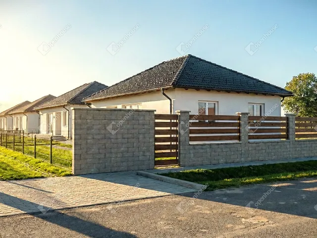 Eladó lakás Monor 77 nm