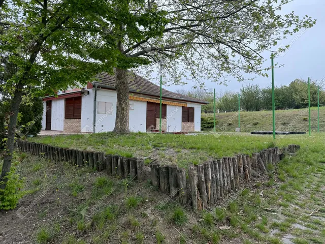 Eladó kereskedelmi és ipari ingatlan Monor 102 nm