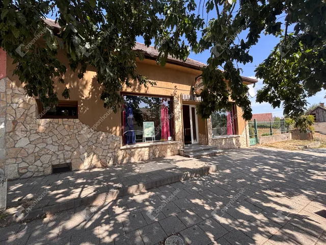 Eladó kereskedelmi és ipari ingatlan Gomba 117 nm