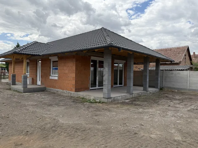 Eladó ház Abony 518 nm