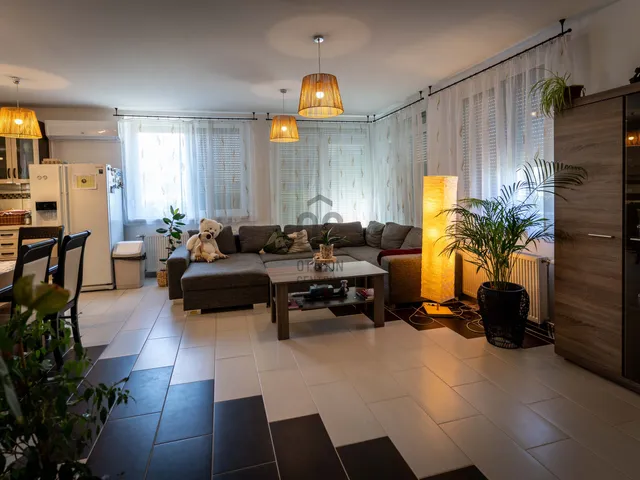 Eladó ház Szolnok, Szandaszőlős 230 nm