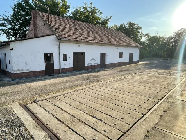 Eladó kereskedelmi és ipari ingatlan Kőröstetétlen 220 nm