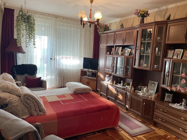 Eladó lakás Szolnok, Széchenyi-lakótelep 54 nm