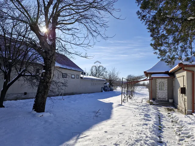 Eladó ház Újszász 30 nm