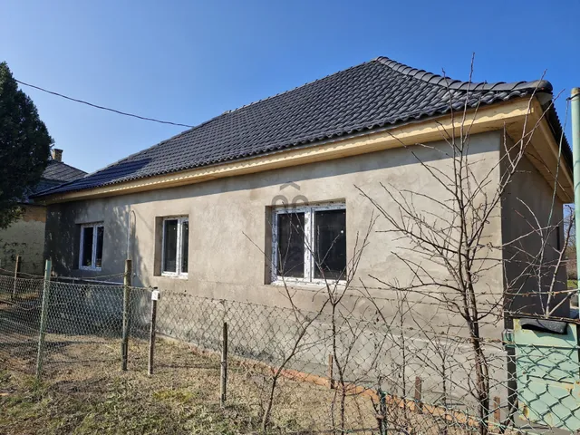 Eladó ház Újszász 81 nm
