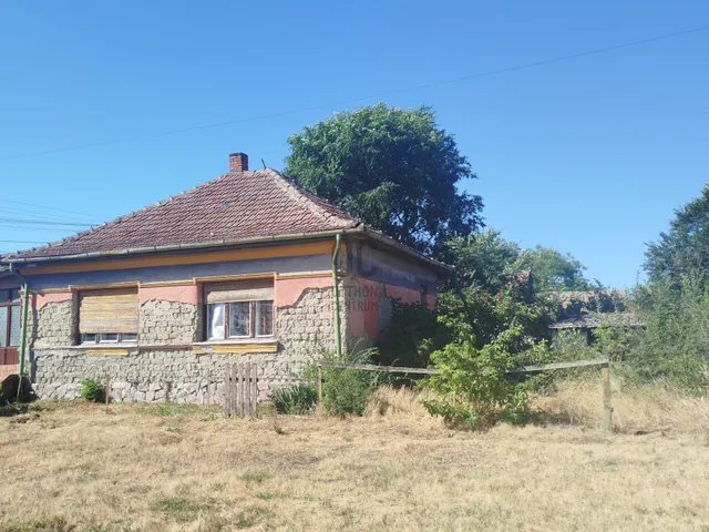 Eladó ház Újszász 831 nm