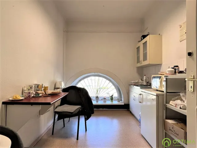 Eladó kereskedelmi és ipari ingatlan Budapest VIII. kerület 160 nm