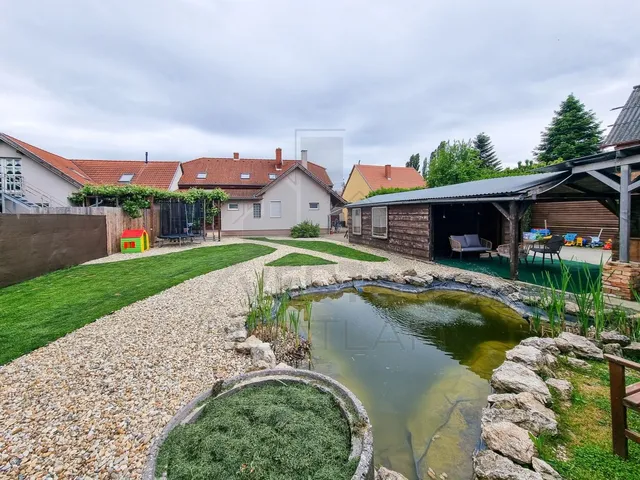 Eladó ház Csepreg 330 nm