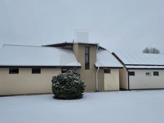 Eladó kereskedelmi és ipari ingatlan Szombathely 430 nm