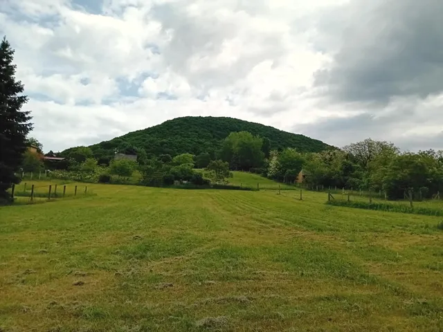 Eladó telek Esztergom 4880 nm