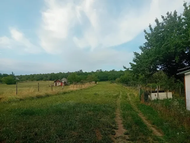 Eladó telek Szomód 4000 nm