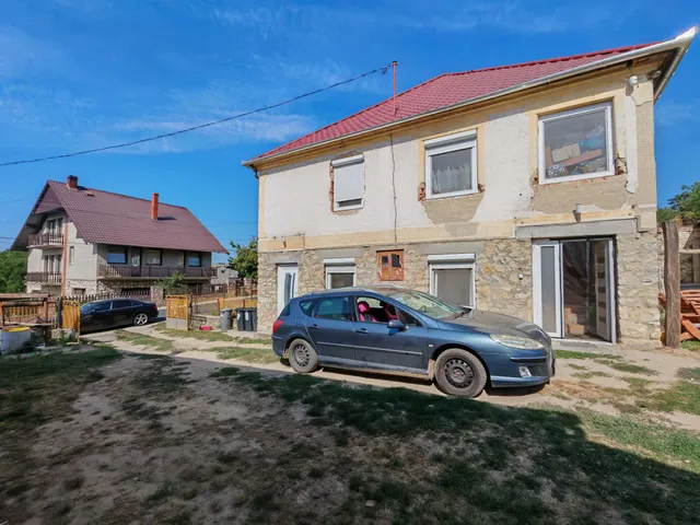 Eladó ház Súr 137 nm