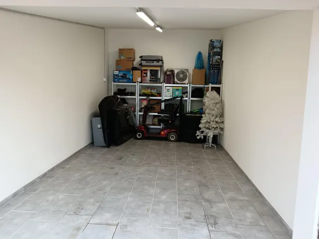 Eladó garázs Oroszlány 21 nm