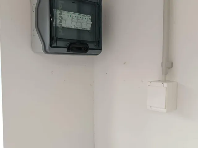 Eladó garázs Oroszlány 21 nm