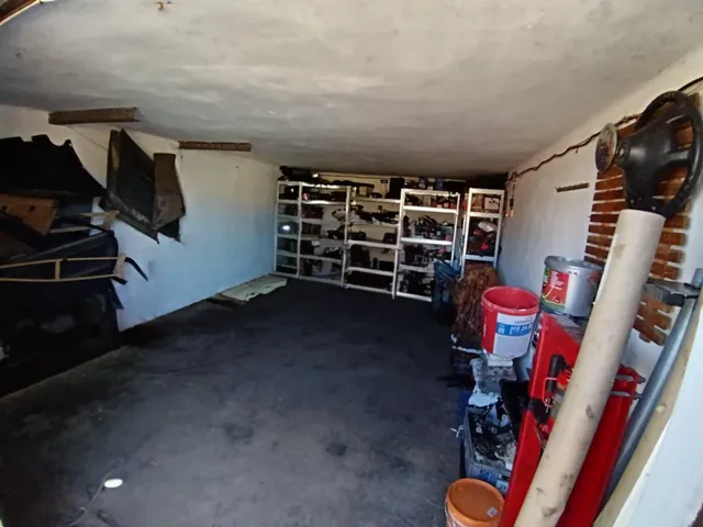 Eladó garázs Oroszlány 21 nm