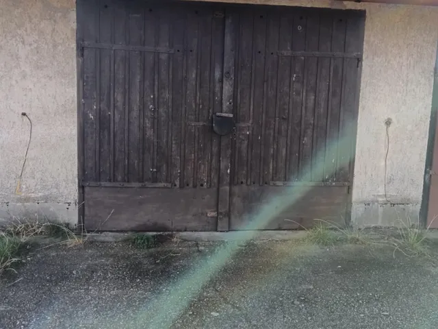 Eladó garázs Oroszlány 21 nm