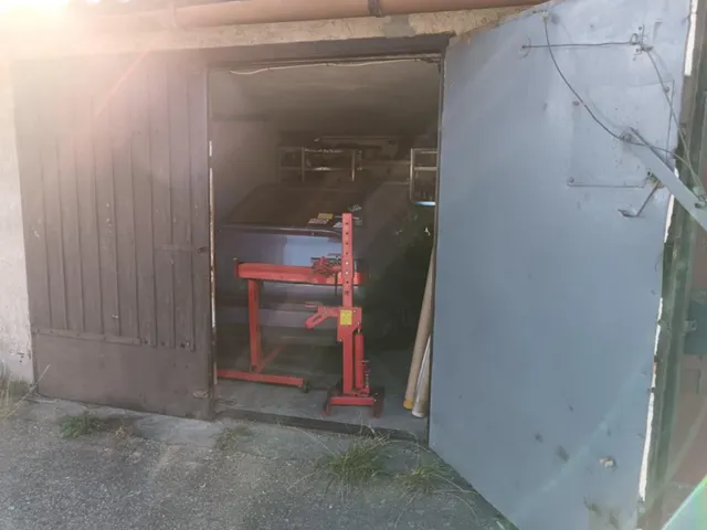 Eladó garázs Oroszlány 21 nm