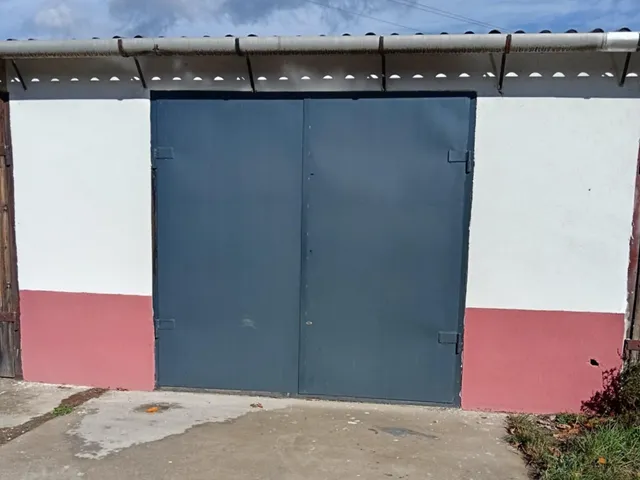 Eladó garázs Oroszlány 24 nm