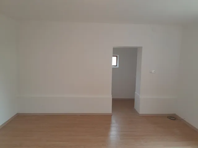 Kiadó ház Szákszend 62 nm