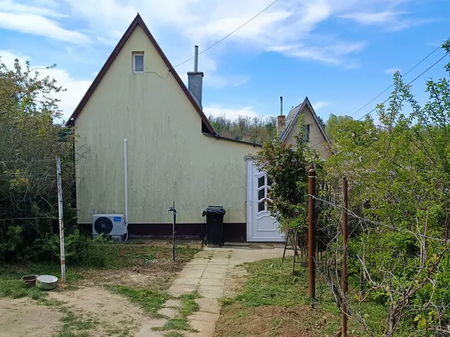 Eladó mezőgazdasági ingatlan Oroszlány 1376 nm