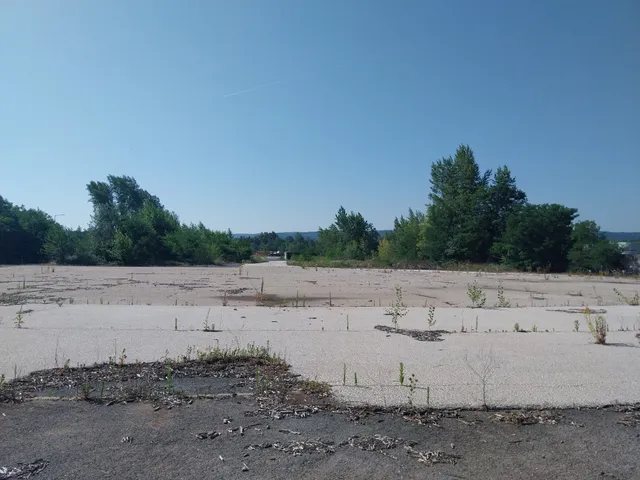 Eladó kereskedelmi és ipari ingatlan Tatabánya 2100 nm