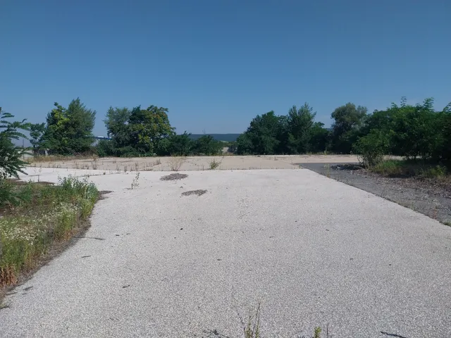 Eladó kereskedelmi és ipari ingatlan Tatabánya 2100 nm