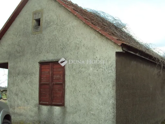 Eladó mezőgazdasági ingatlan Sárkeresztúr 20 nm