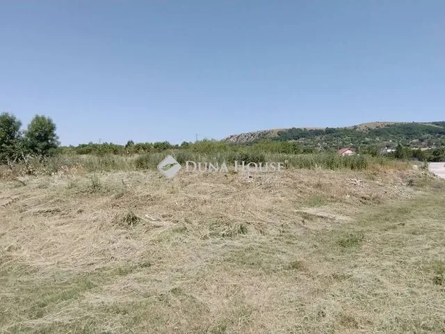 Eladó telek Várpalota 308 nm