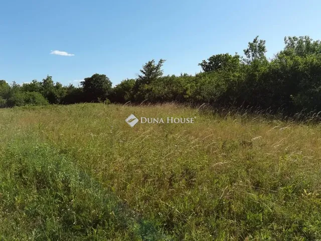 Eladó telek Kincsesbánya 1077 nm